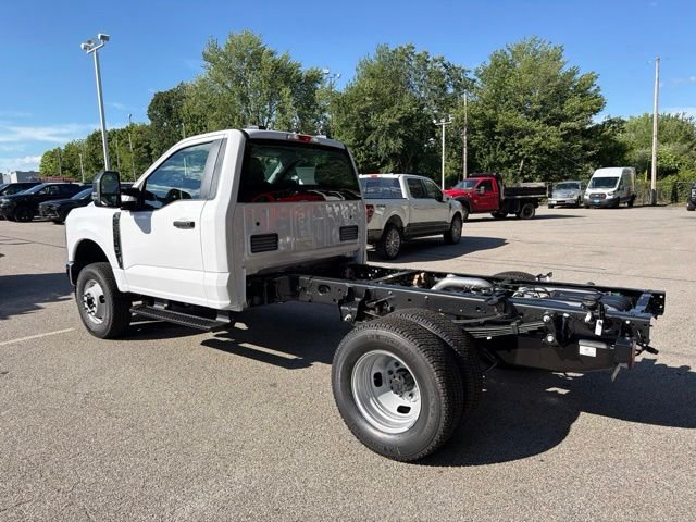 New 2026 Oxford White Ford F-350® XL image 5