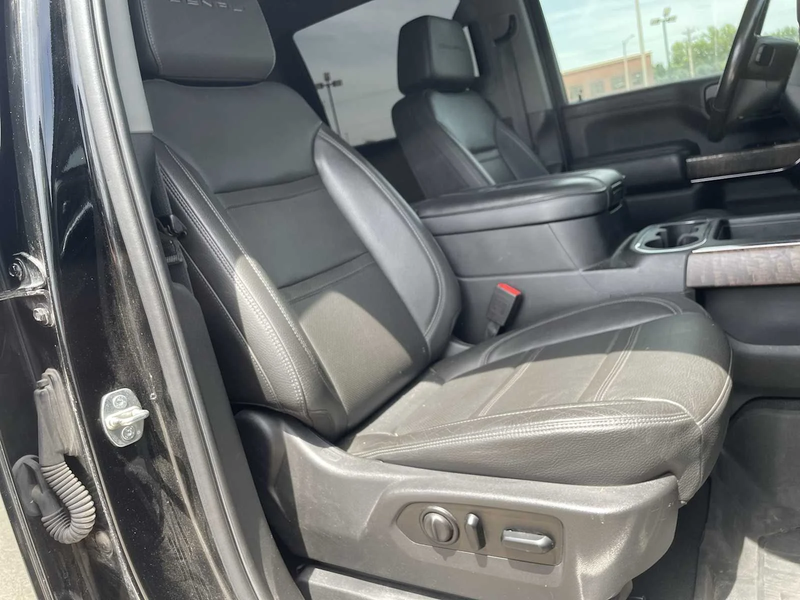 Used 2021 Onyx Black GMC Denali image 30