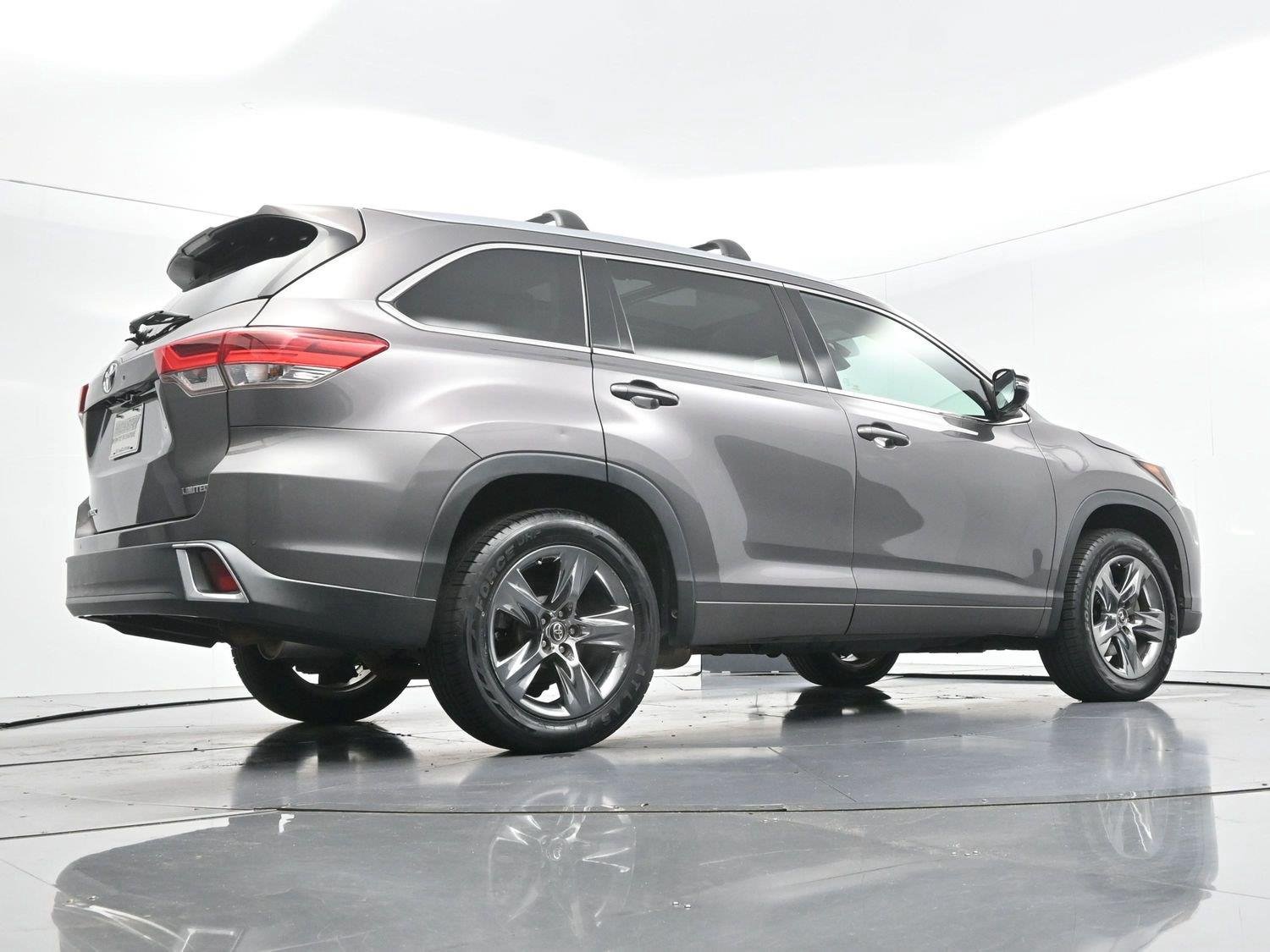 Used 2017 Predawn Gray Mica Toyota Limited image 50