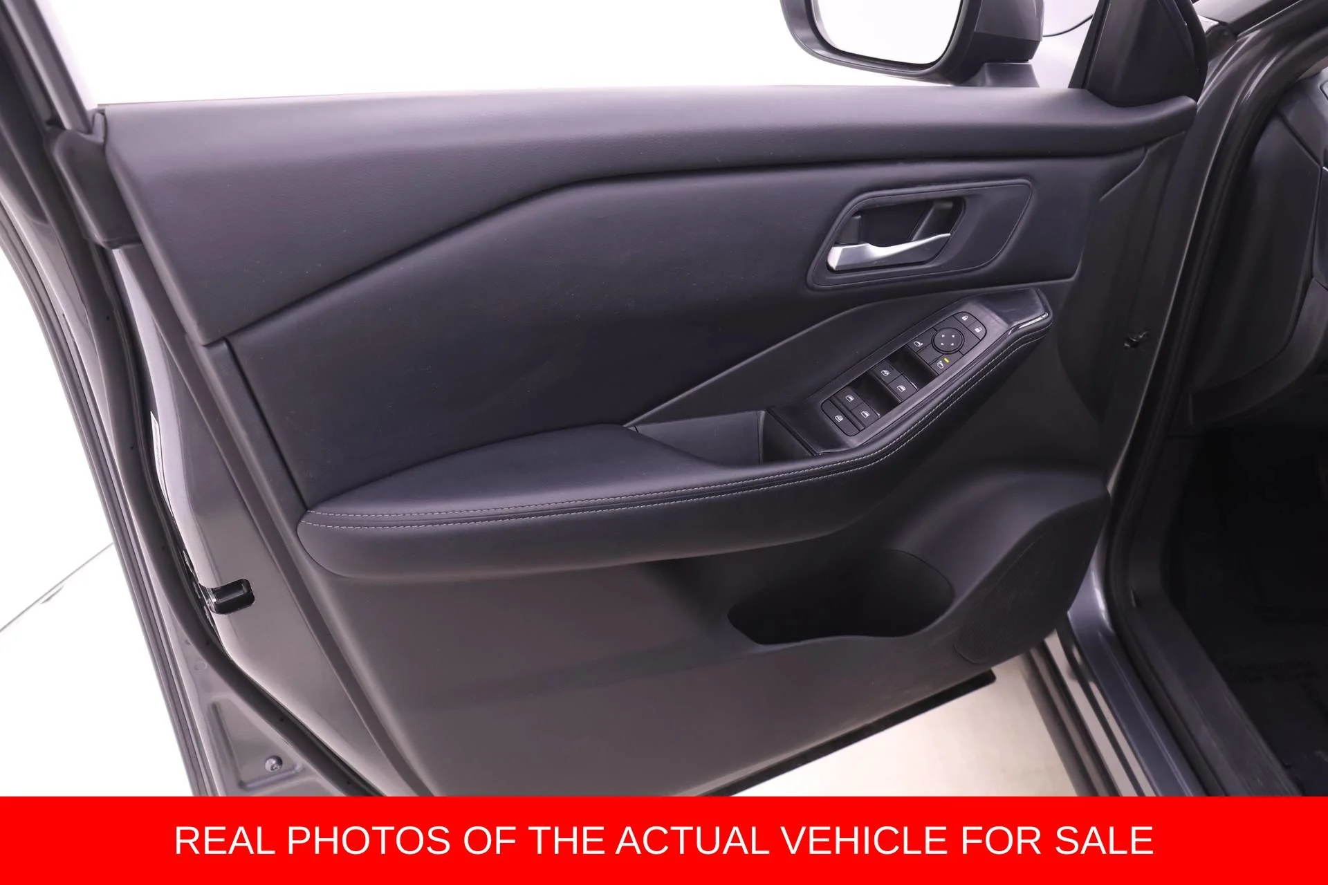 Used 2025 Gray Nissan SV image 9