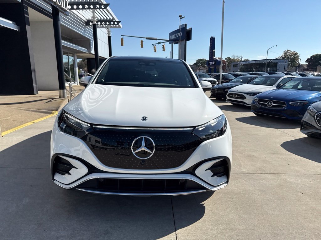 Certified Used 2023 White Mercedes-Benz 500 SUV image 2