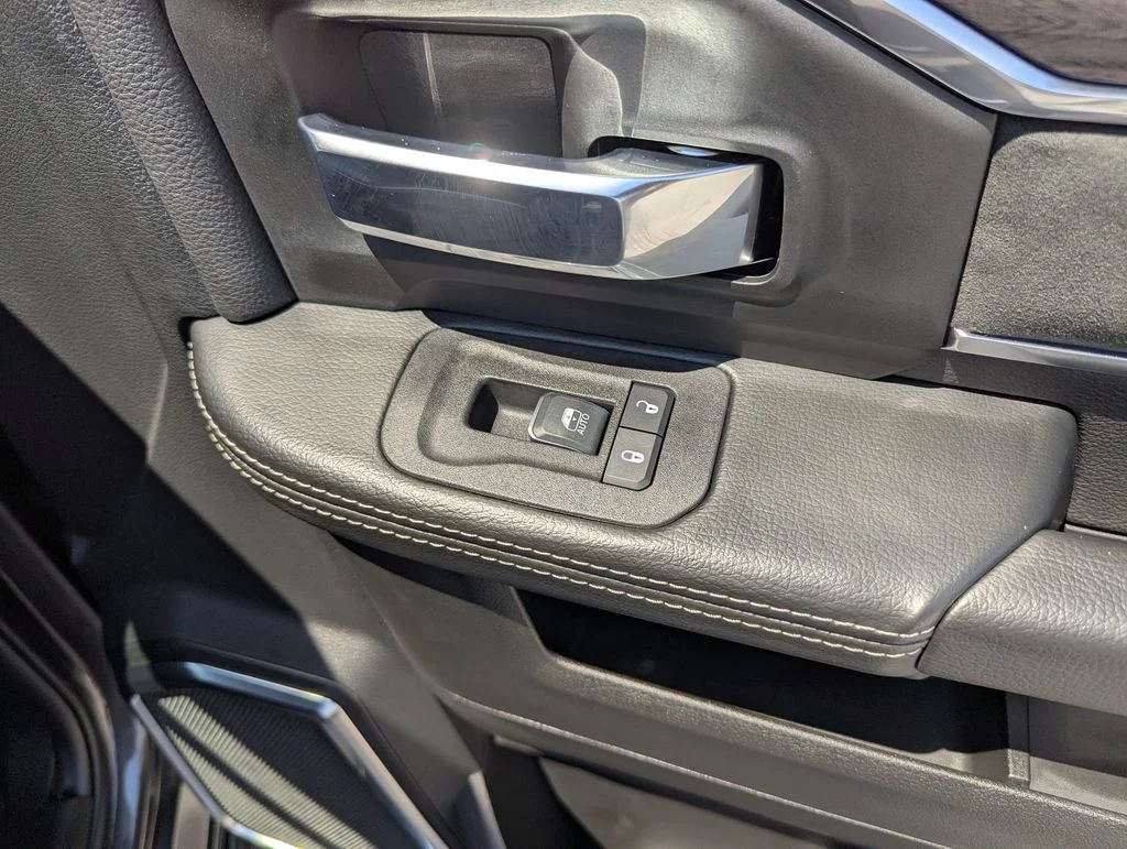 2025 RAM 3500 Laramie - Photo 36