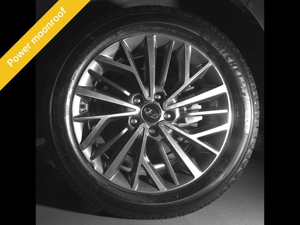 Used 2021 White Hyundai Ultimate image 12