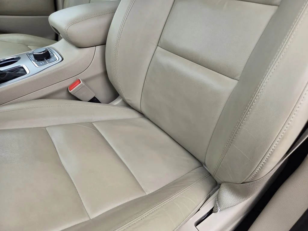Used 2019 Diamond Black Jeep Limited image 15
