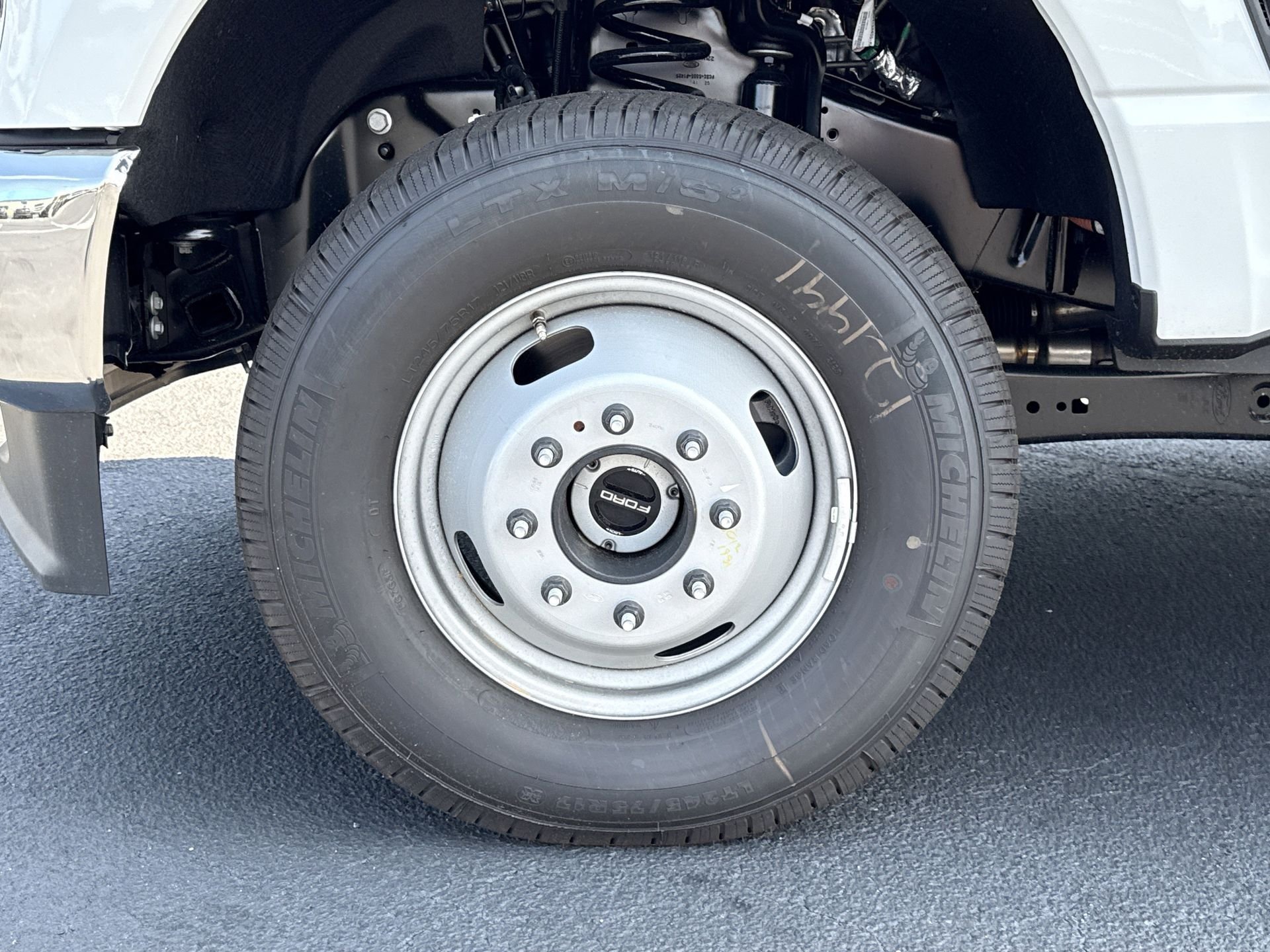 2025 Ford F-350 Super Duty Chassis Cab XL - Photo 27