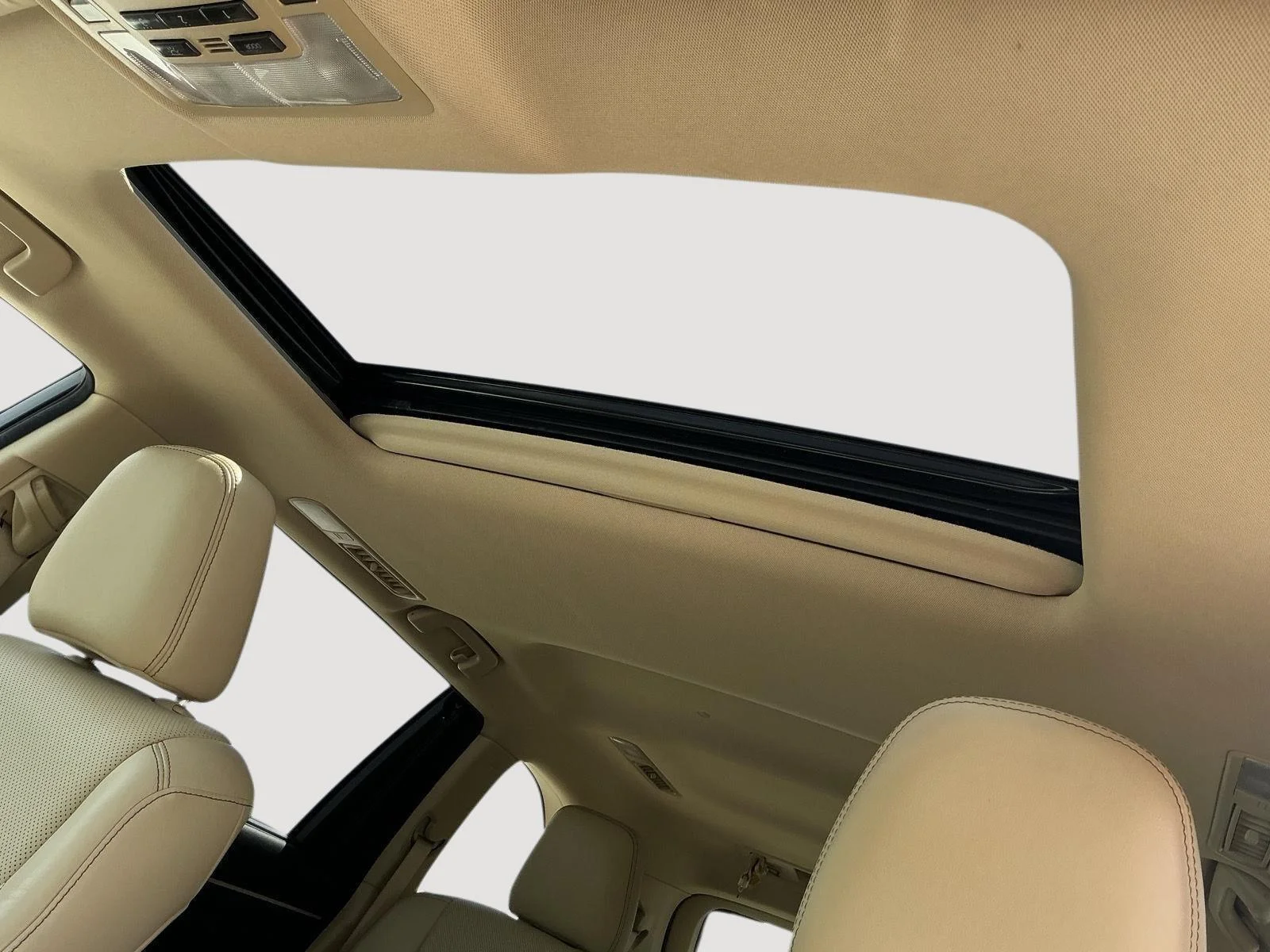 Used 2016 Blizzard Pearl TOYOTA Limited image 4