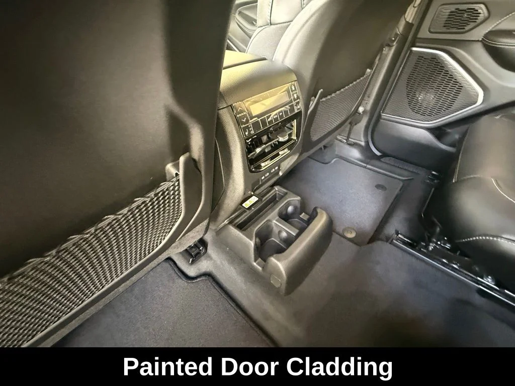 New 2026 Bright White Clear-Coat Exterior Paint Jeep Limited Reserve image 27