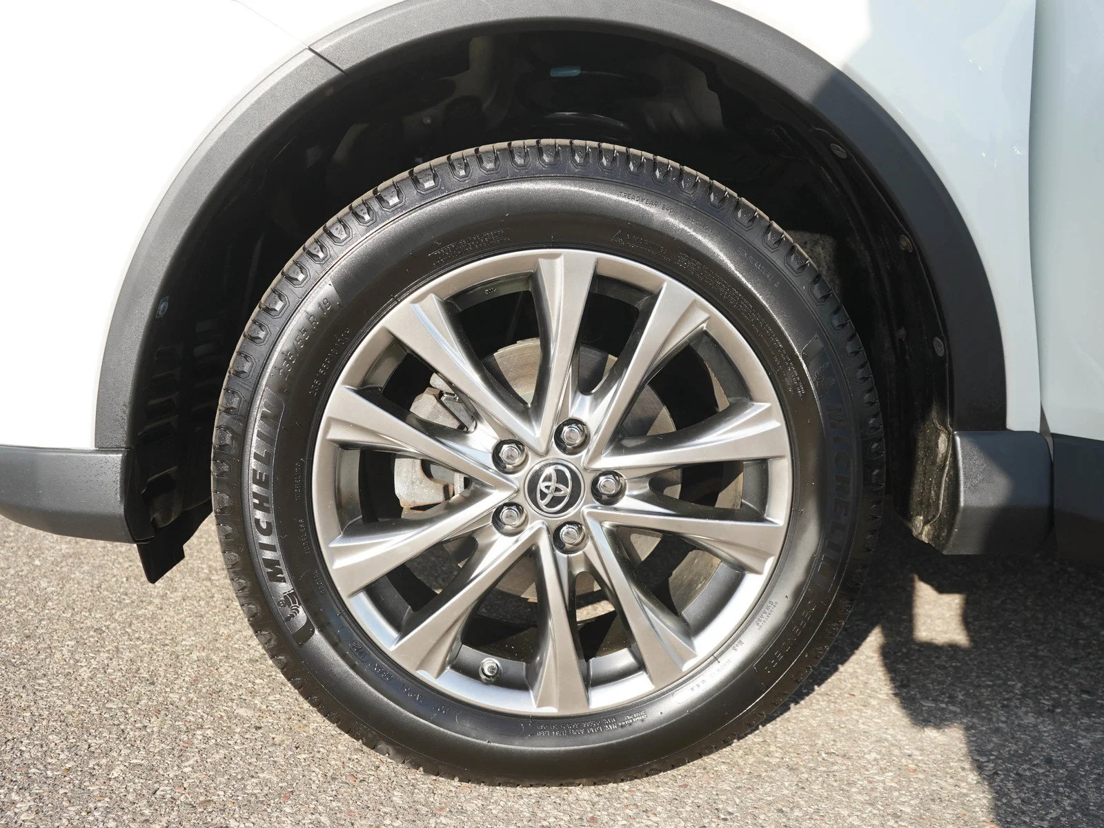 Used 2018 White Toyota 4D WAGON HYBRID LIMITED image 31