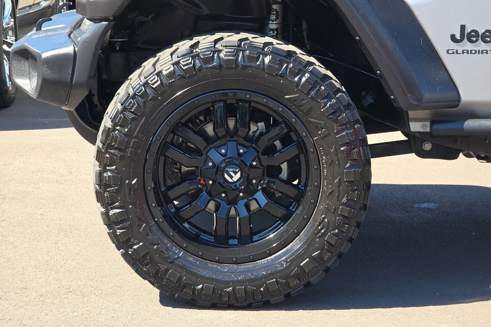 Used 2020 Silver Jeep Sport image 33