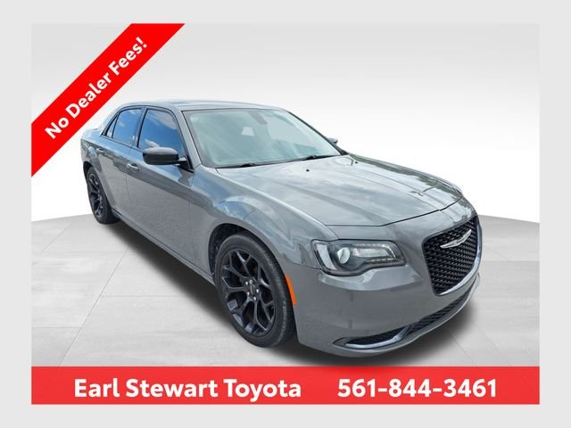 2019 Chrysler 300 Touring's photo