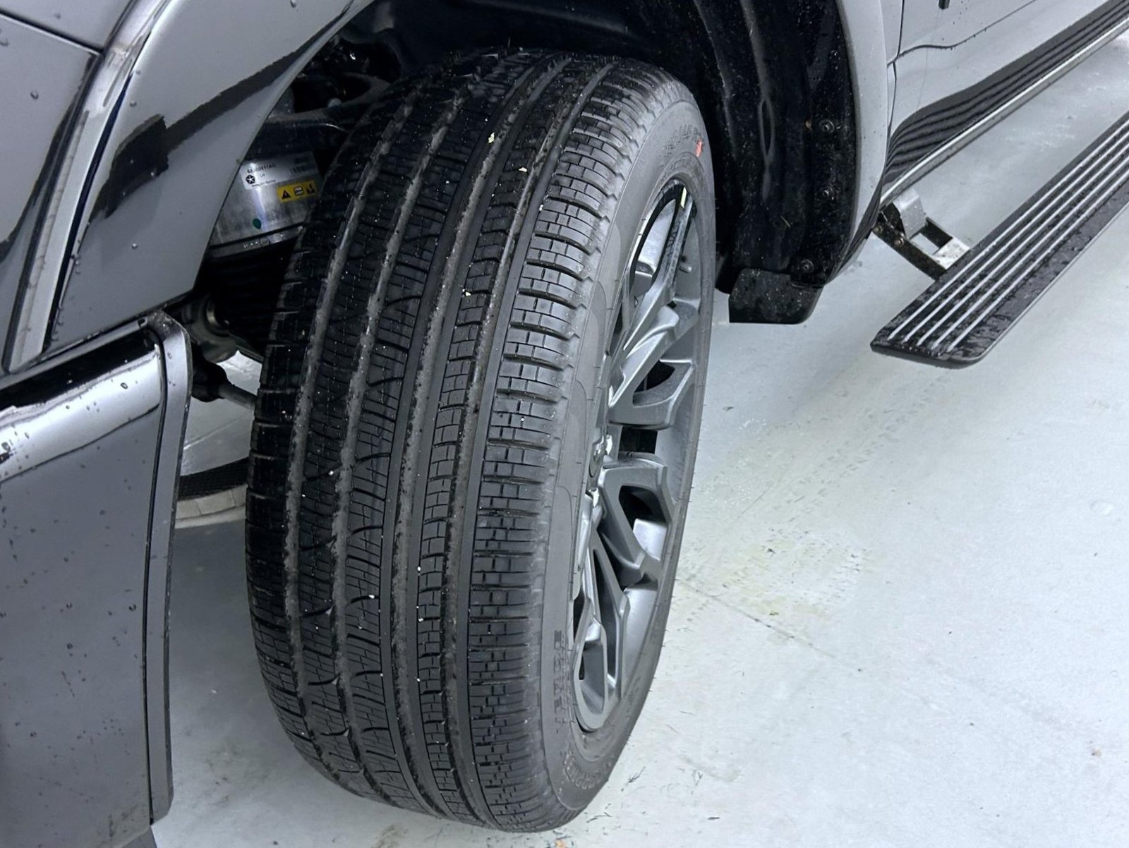 New 2027 Diamond Black Crystal Pearl-Coat Exterior Paint RAM Limited image 26