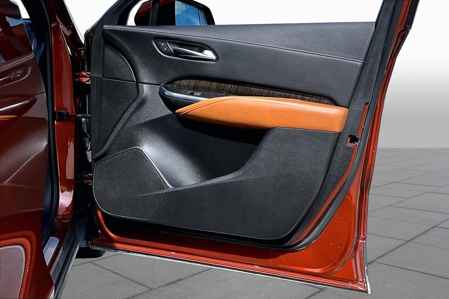 Used 2019 Autumn Metallic Cadillac FWD Premium Luxury image 23