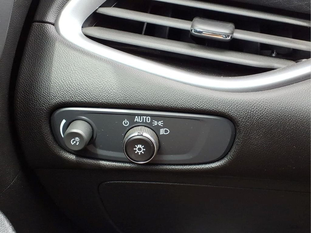 Used 2025 Sterling Gray Metallic Chevrolet 1LT image 18
