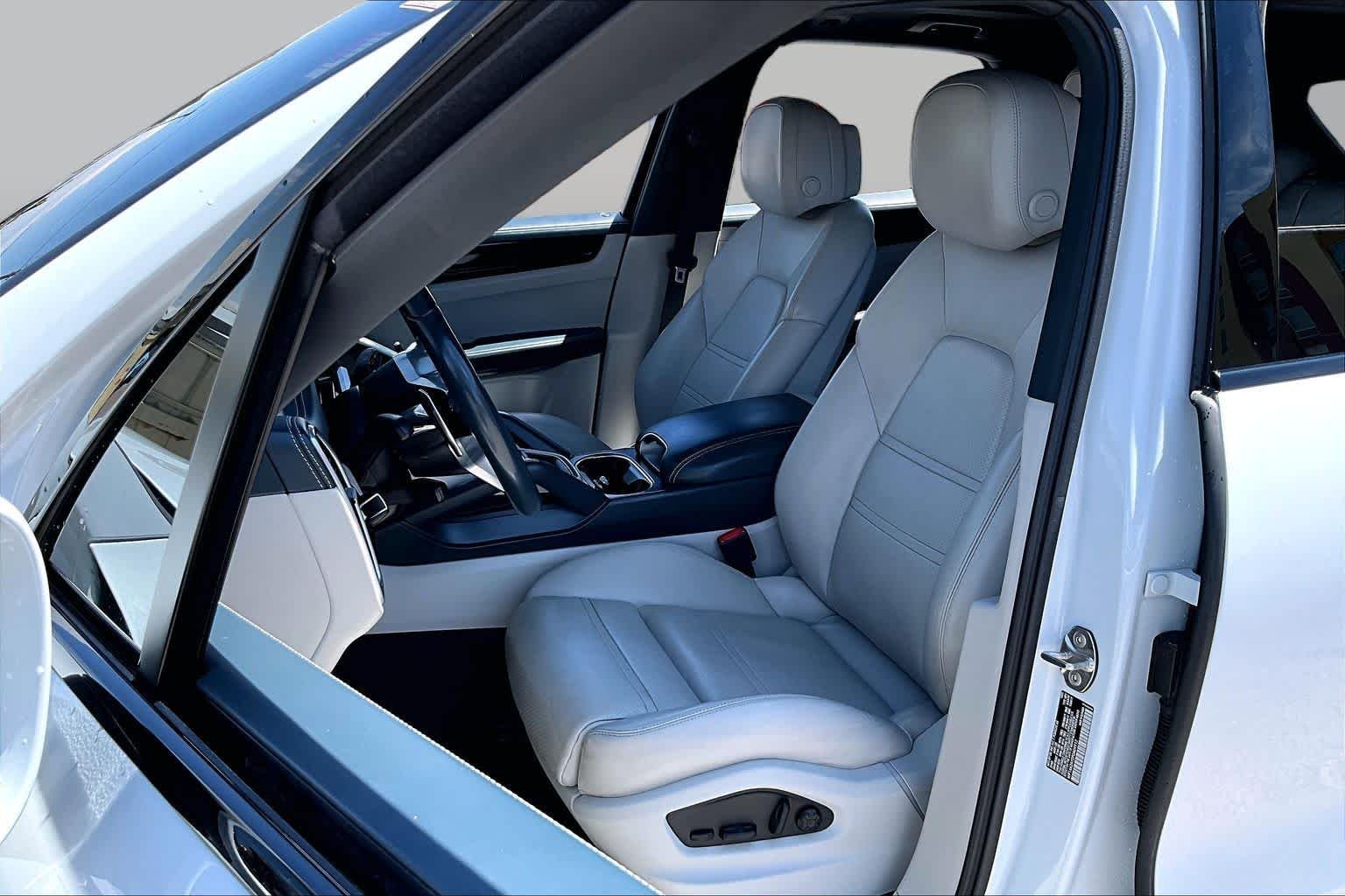 Used 2023 White Porsche  image 7
