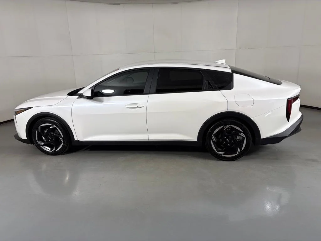 New 2026 Snow White Pearl Kia EX image 5