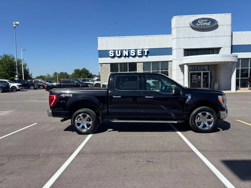 Used 2023 Agate Black Metallic Ford XLT image 2