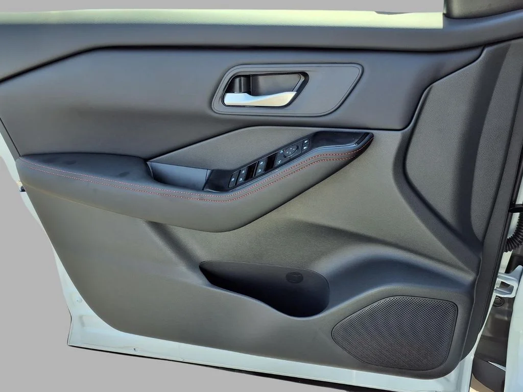 New 2026 Everest White Pearl TriCoat Nissan Rock Creek® image 18
