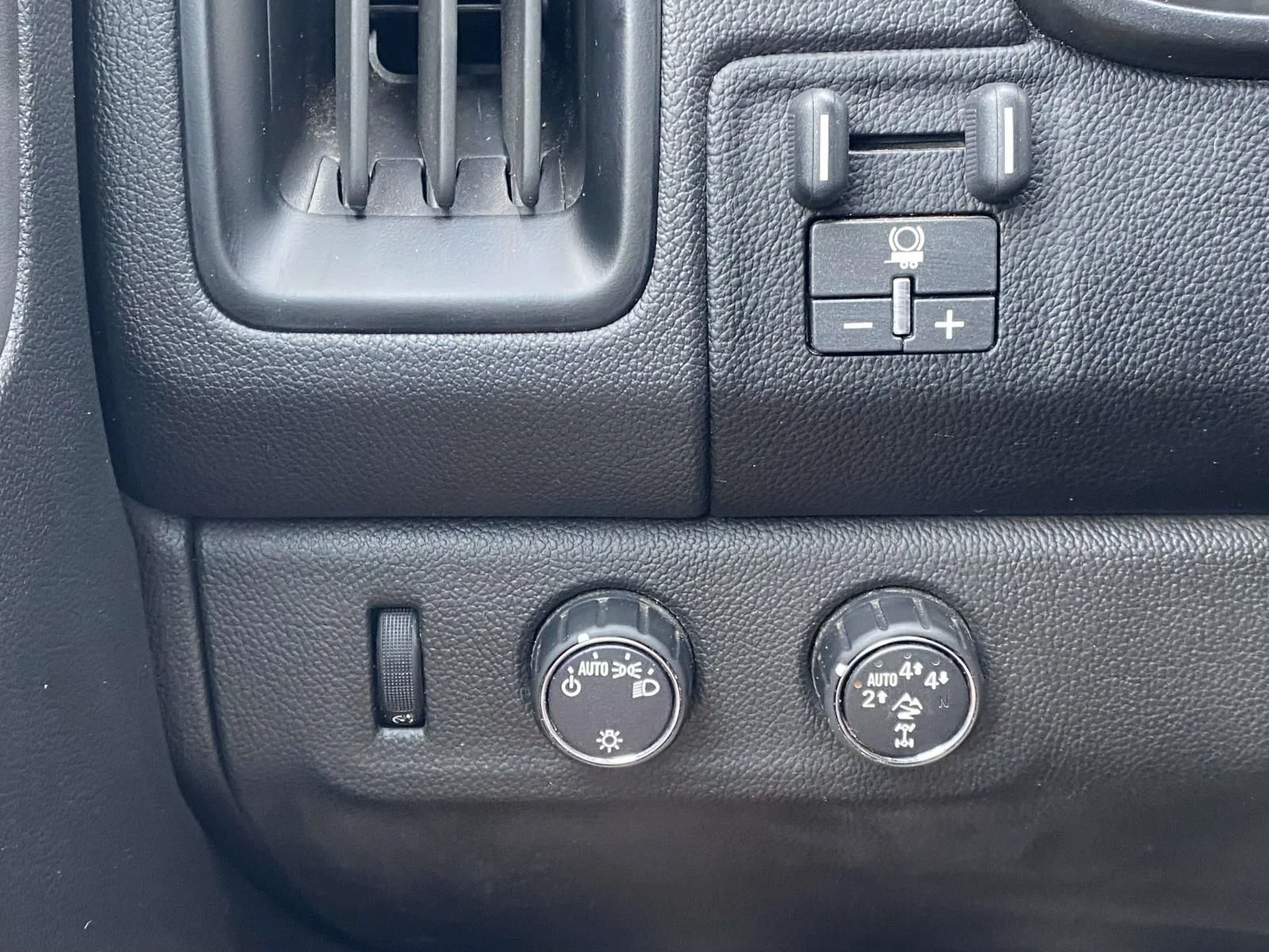 Used 2022 Beige Chevrolet ZR2 image 29