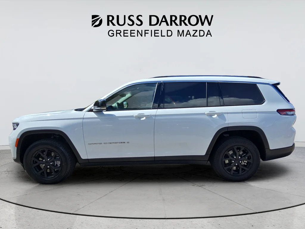 Used 2022 White Jeep Limited image 2