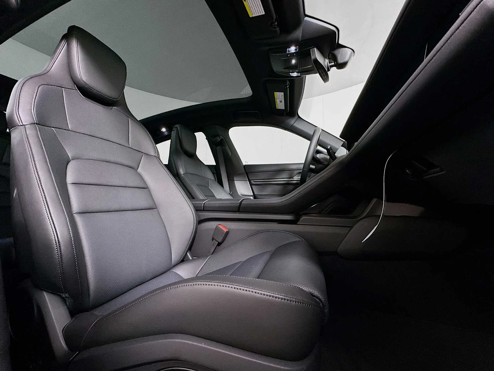 2025 Porsche Taycan Base - Photo 30
