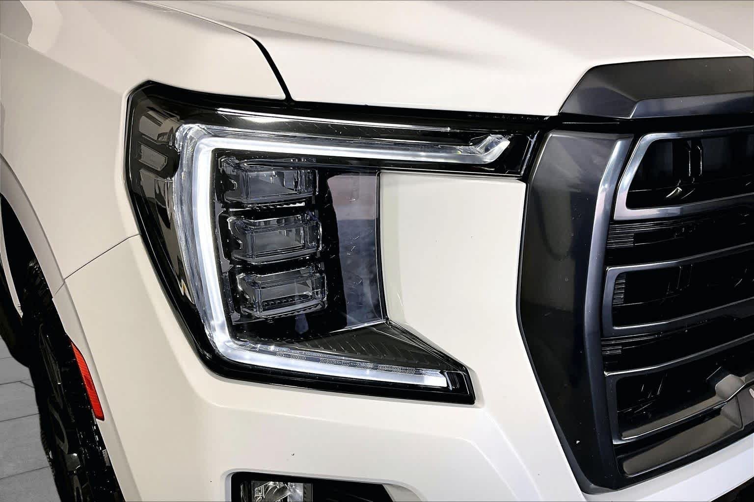 Used 2023 Summit White GMC AT4 image 27