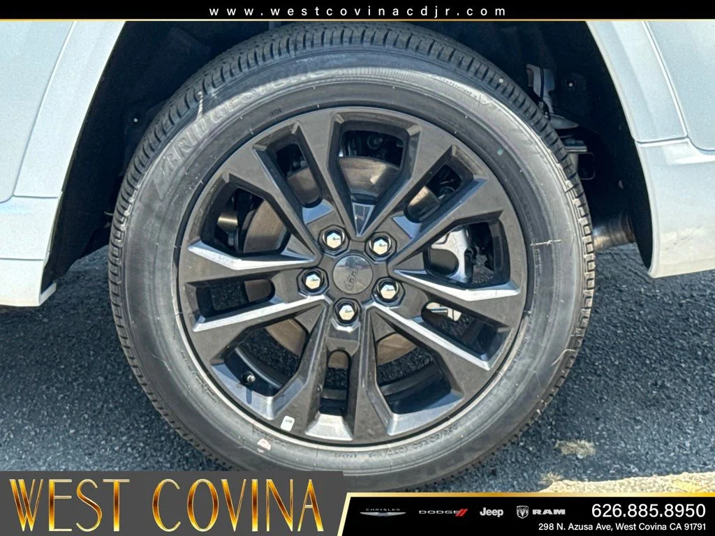New 2026 Bright White Clear-Coat Exterior Paint Jeep Limited Reserve image 17