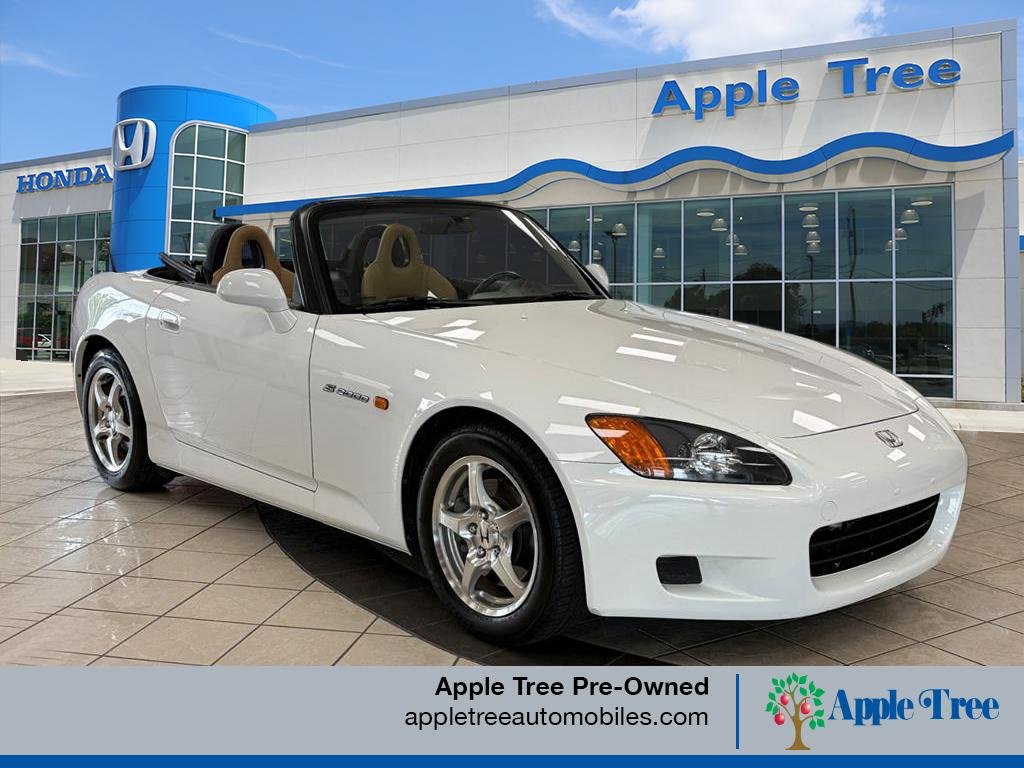 Used 2003 Grand Prix White Honda Base image 2