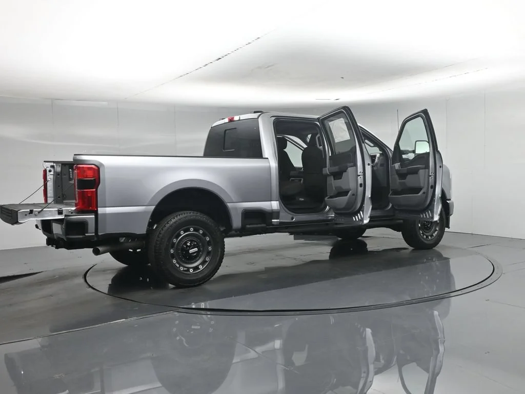 New 2027 Iconic Silver Metallic Ford XLT image 5