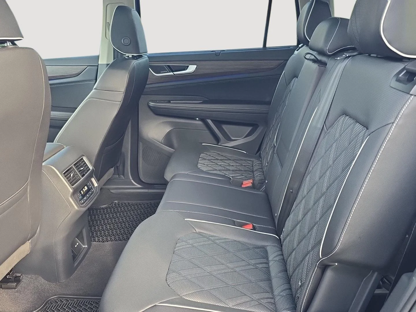 2026 Volkswagen Atlas SEL Premium R-Line - Photo 19
