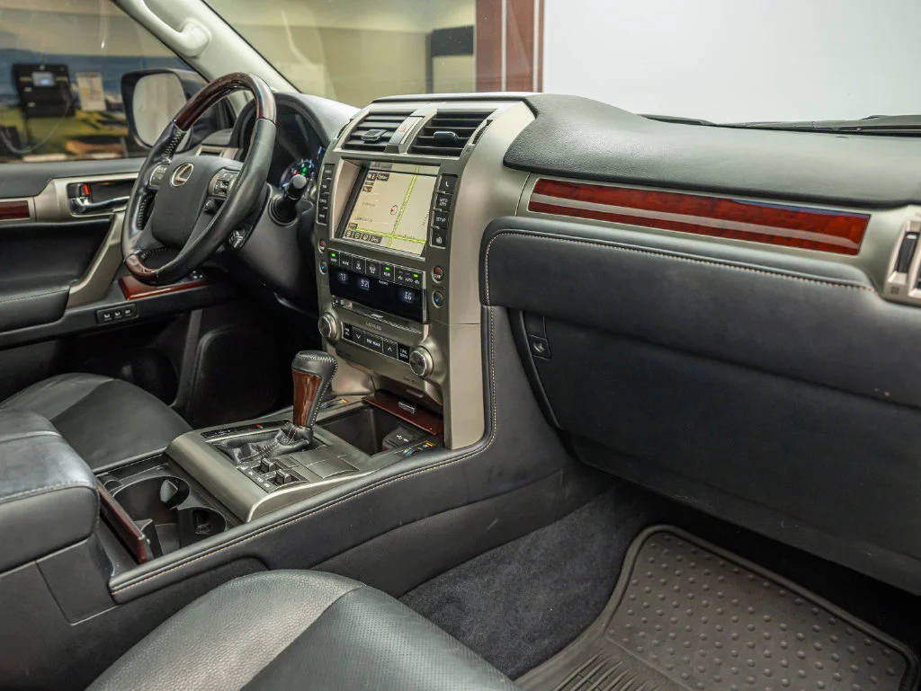 Used 2016 Gray Pearl Lexus 460 image 36