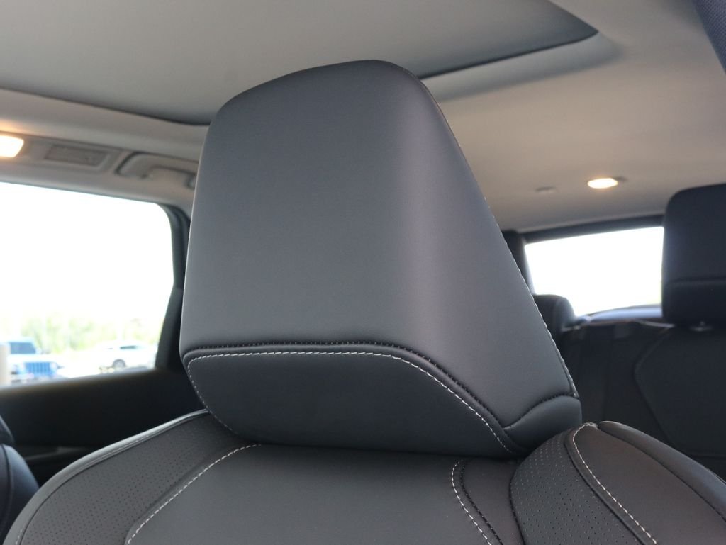 New 2027 DEEP EMERALD INFINITI Luxe AWD image 28