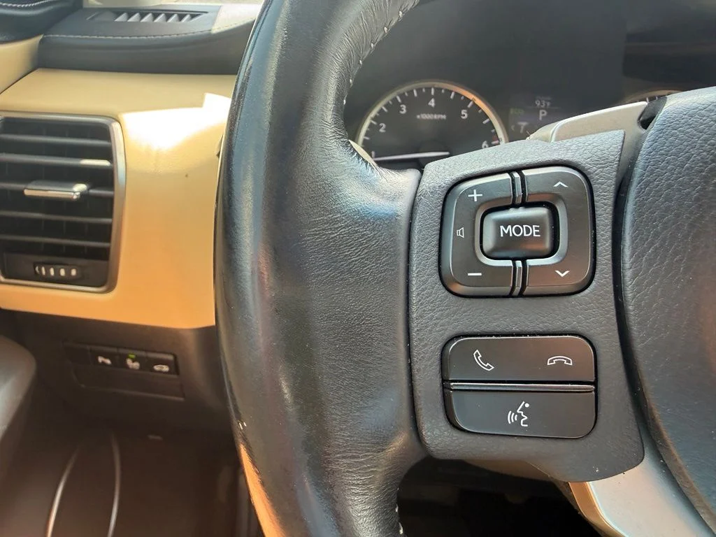 Used 2017 White Lexus 200t image 18