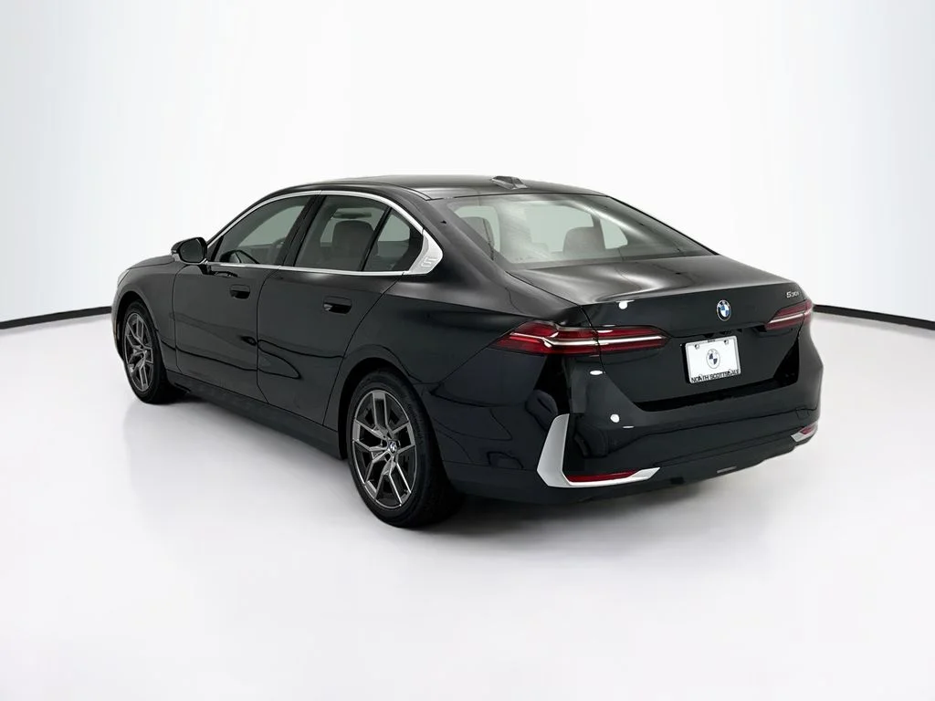 New 2027 Dk. BMW 530i image 7