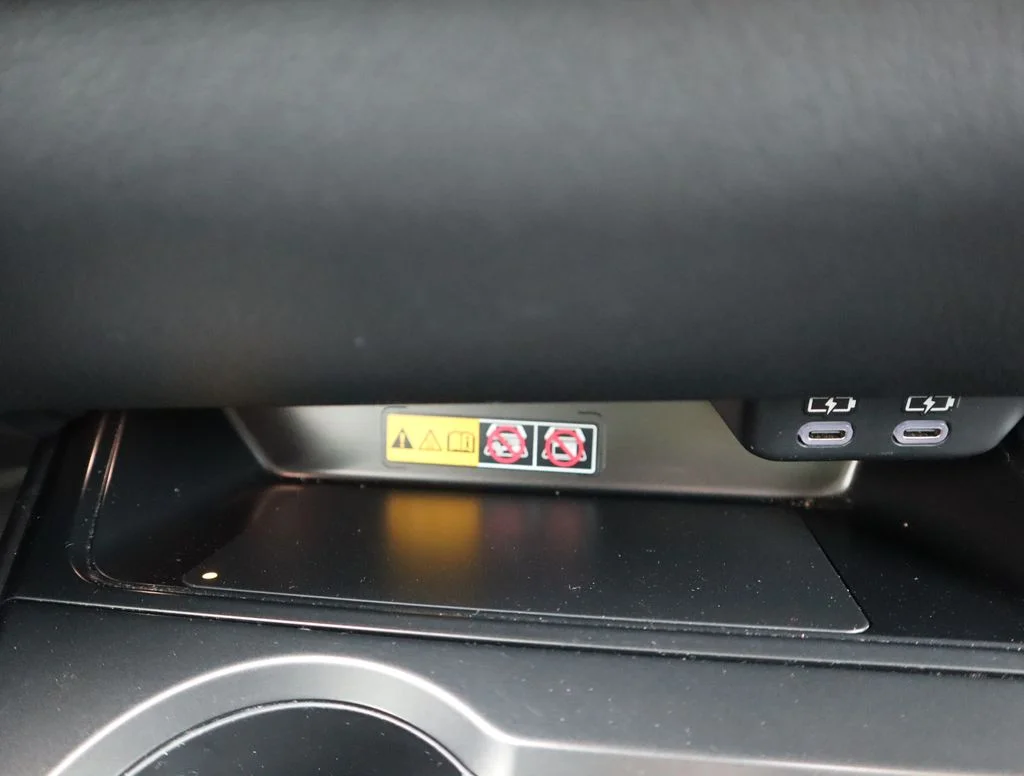 Used 2025 White Lexus 300h image 34