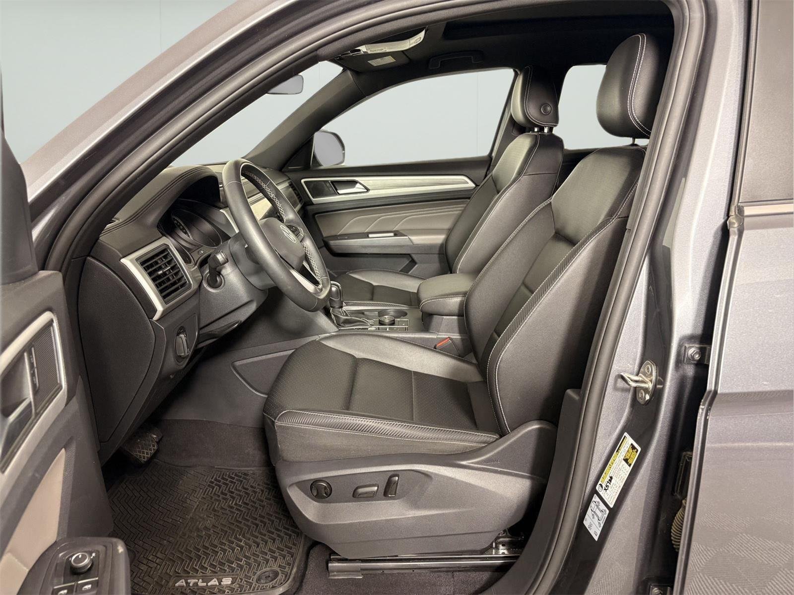 Used 2021 Platinum Gray Metallic Volkswagen 3.6L V6 SE w/Technology image 12
