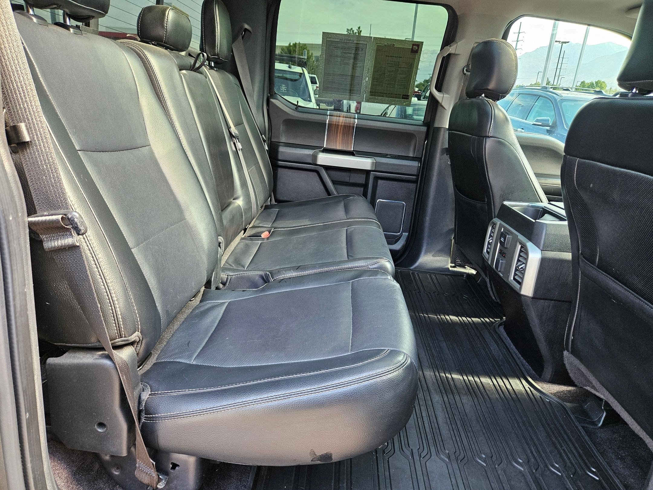 Used 2015 Magnetic Metallic Ford Lariat image 30
