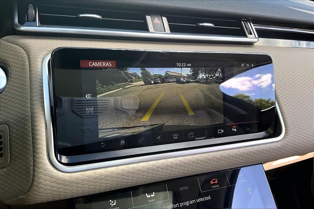 Used 2018 Gray Land Rover S image 25