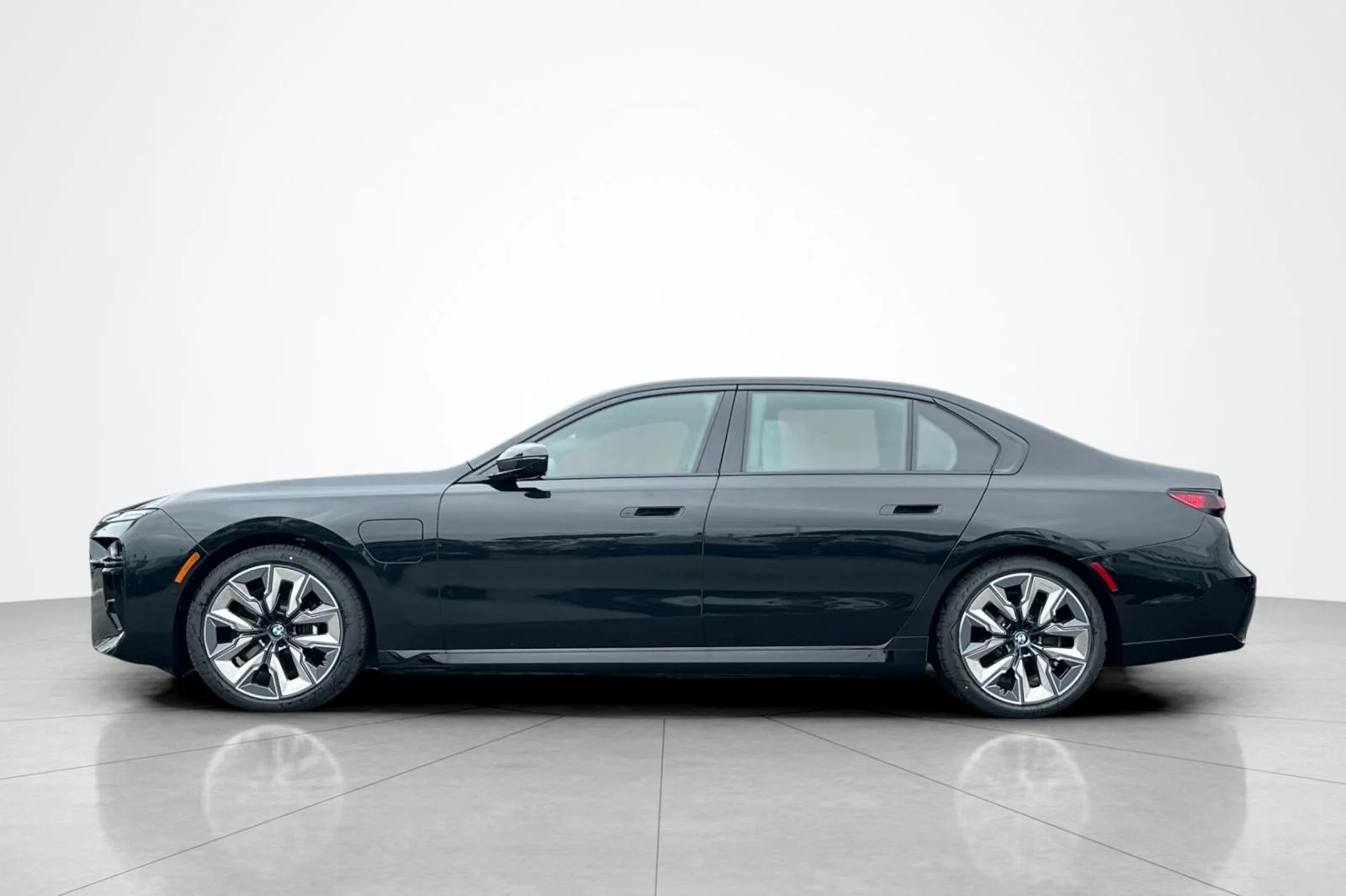 New 2026 Black Sapphire Metallic BMW 750e xDrive image 2