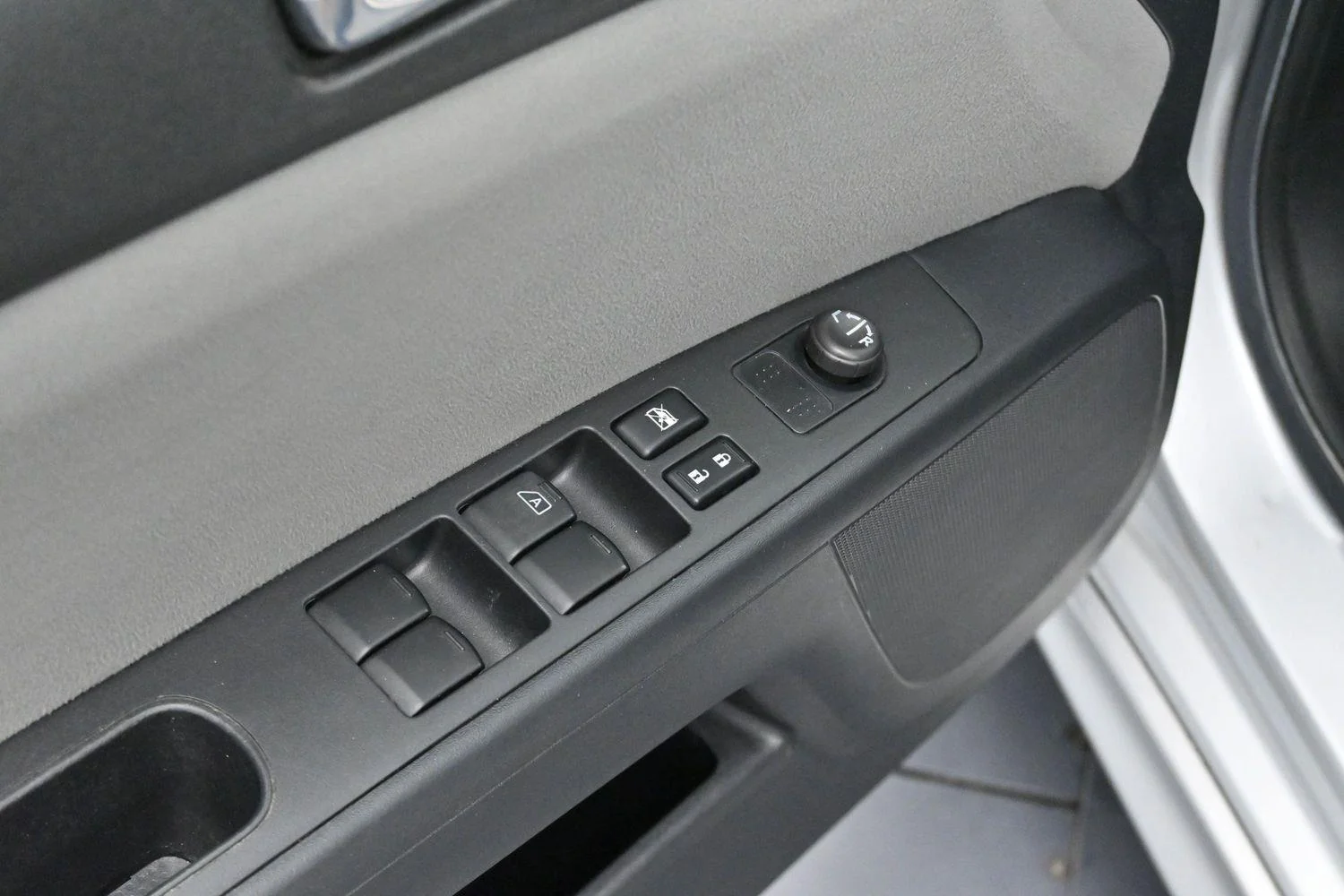 Used 2010 Brilliant Silver Metallic Nissan 2.0 SR image 10