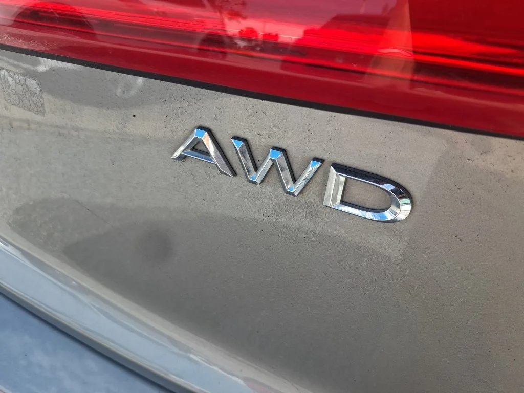 Used 2016  Lincoln Reserve image 10