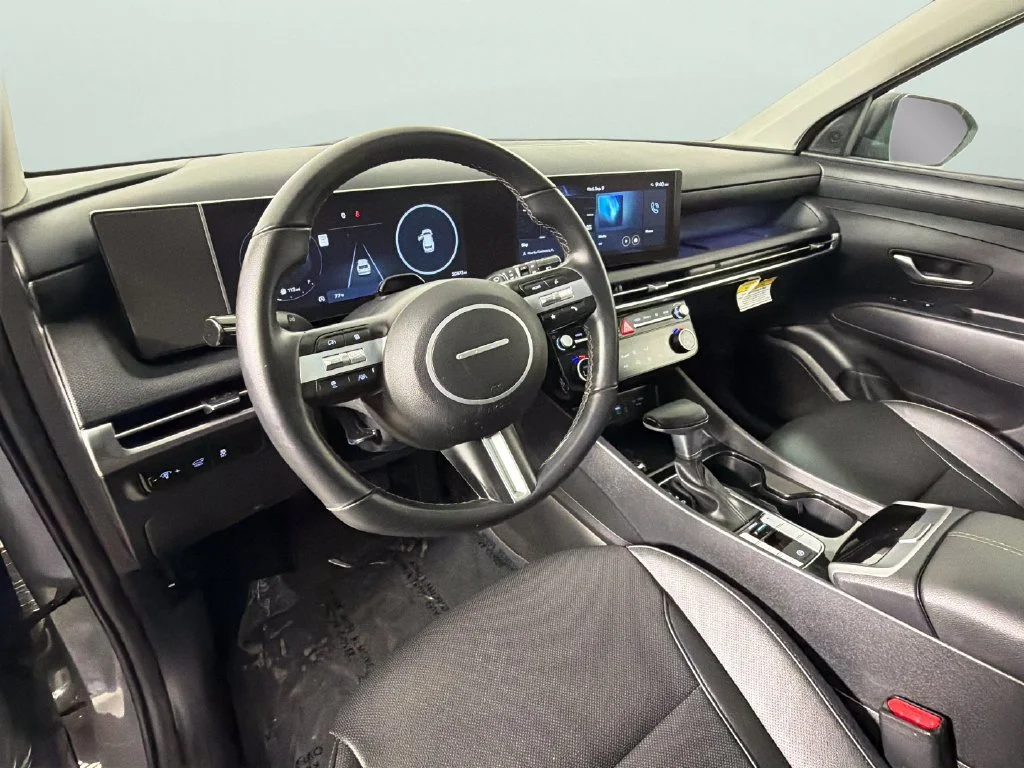 Used 2025 Gray Hyundai SEL Convenience image 19