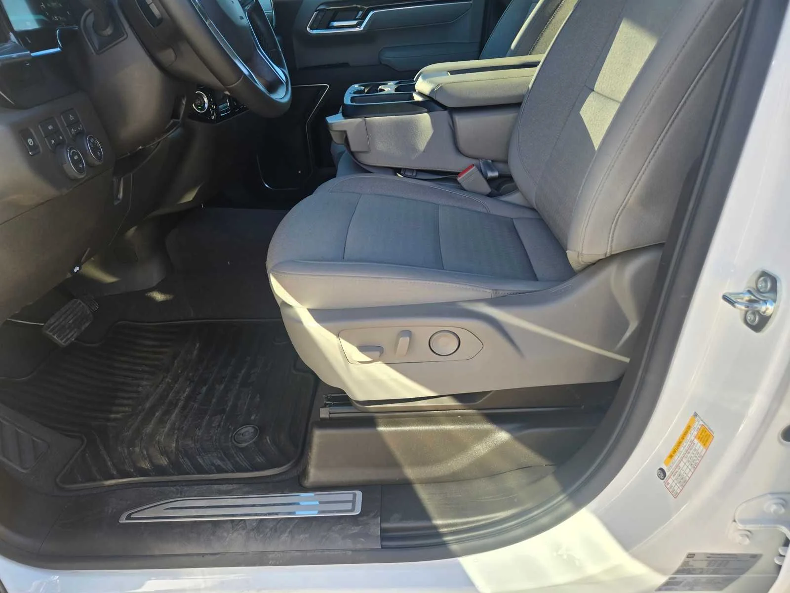 Used 2026 Summit White Chevrolet LT image 23
