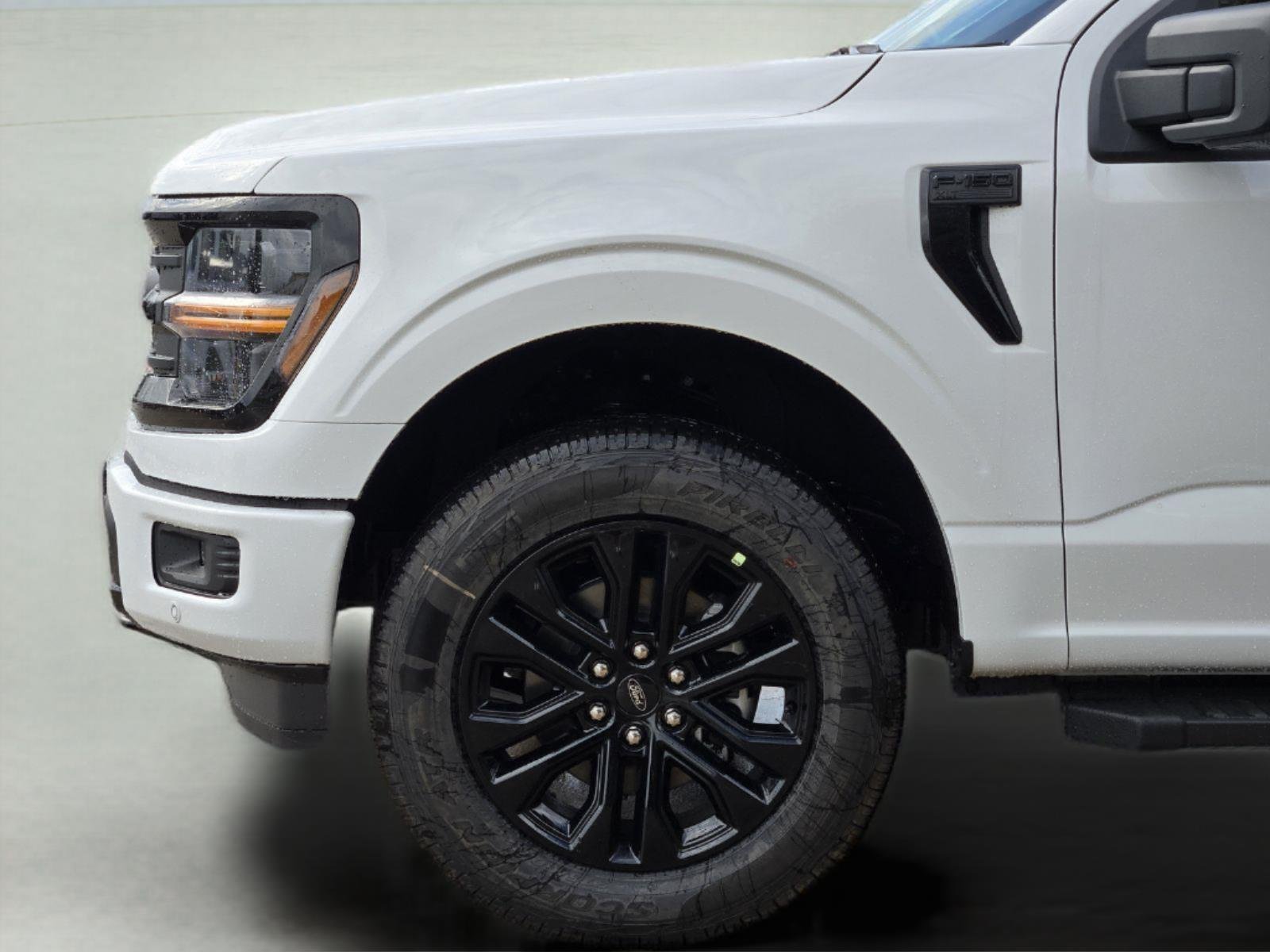 New 2026 Oxford White Ford XLT image 6
