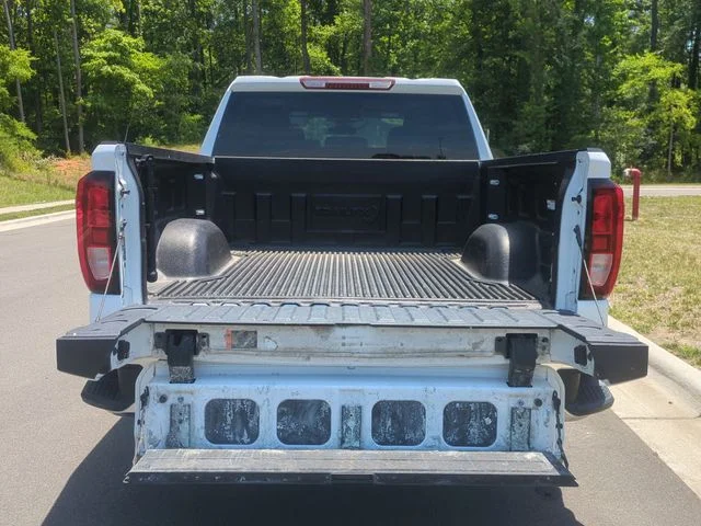 Used 2024 White GMC SLE image 23
