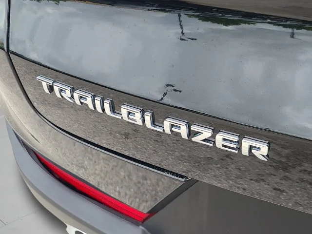 Used 2023 MOSAIC BLACK METALLIC Chevrolet LT image 10