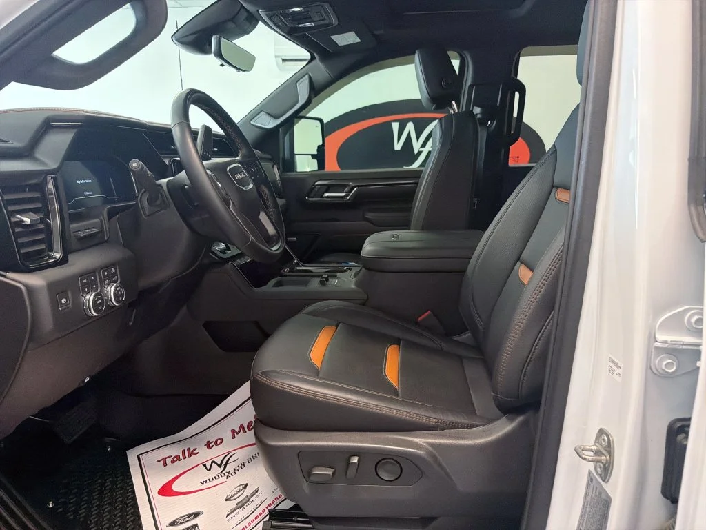 Used 2024 White GMC AT4 image 10