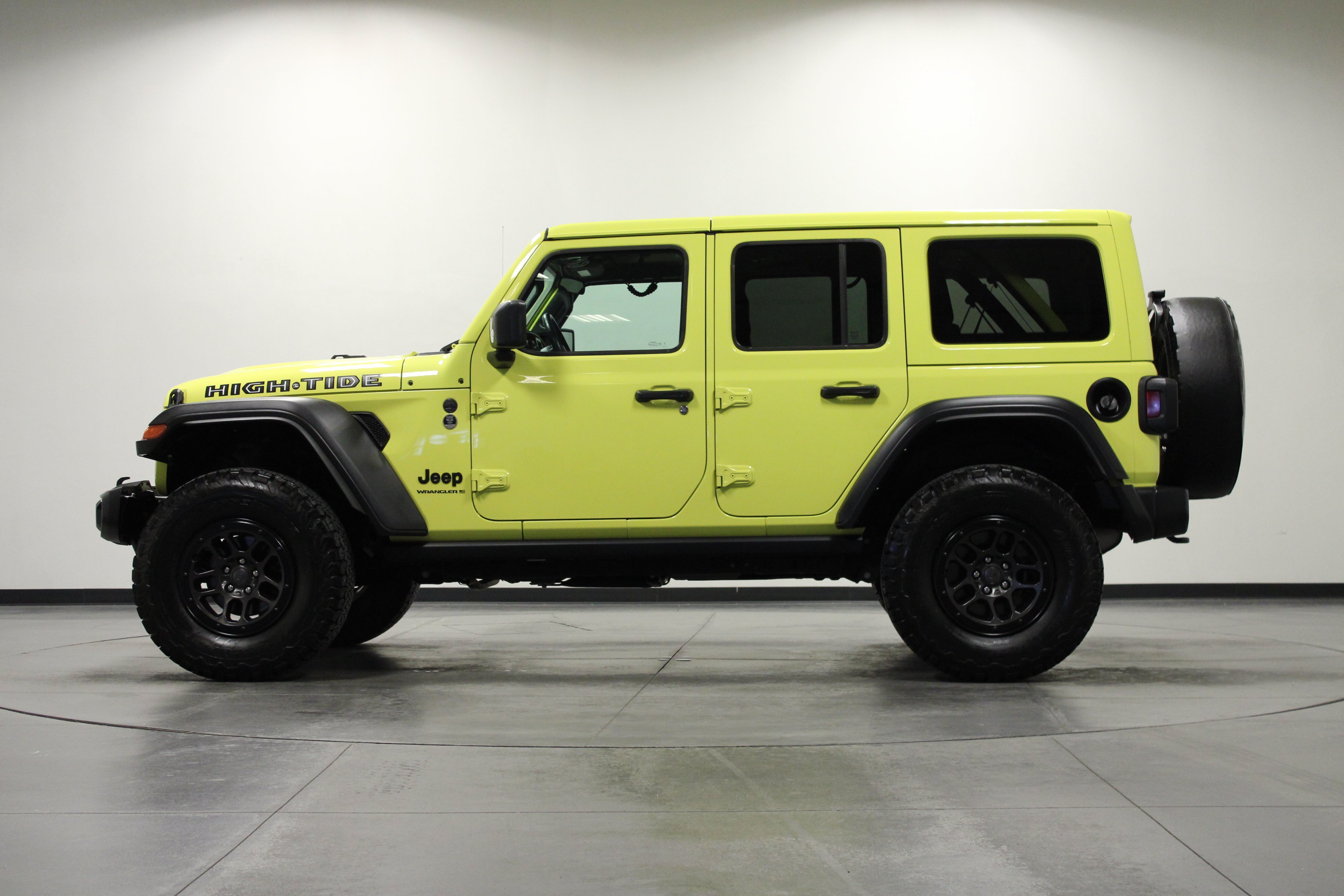 Used 2023 High Velocity Clearcoat Jeep High Tide image 7