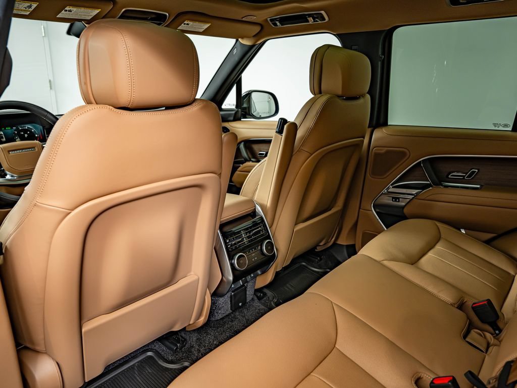 New 2026 Santorini Black Land Rover SE image 35
