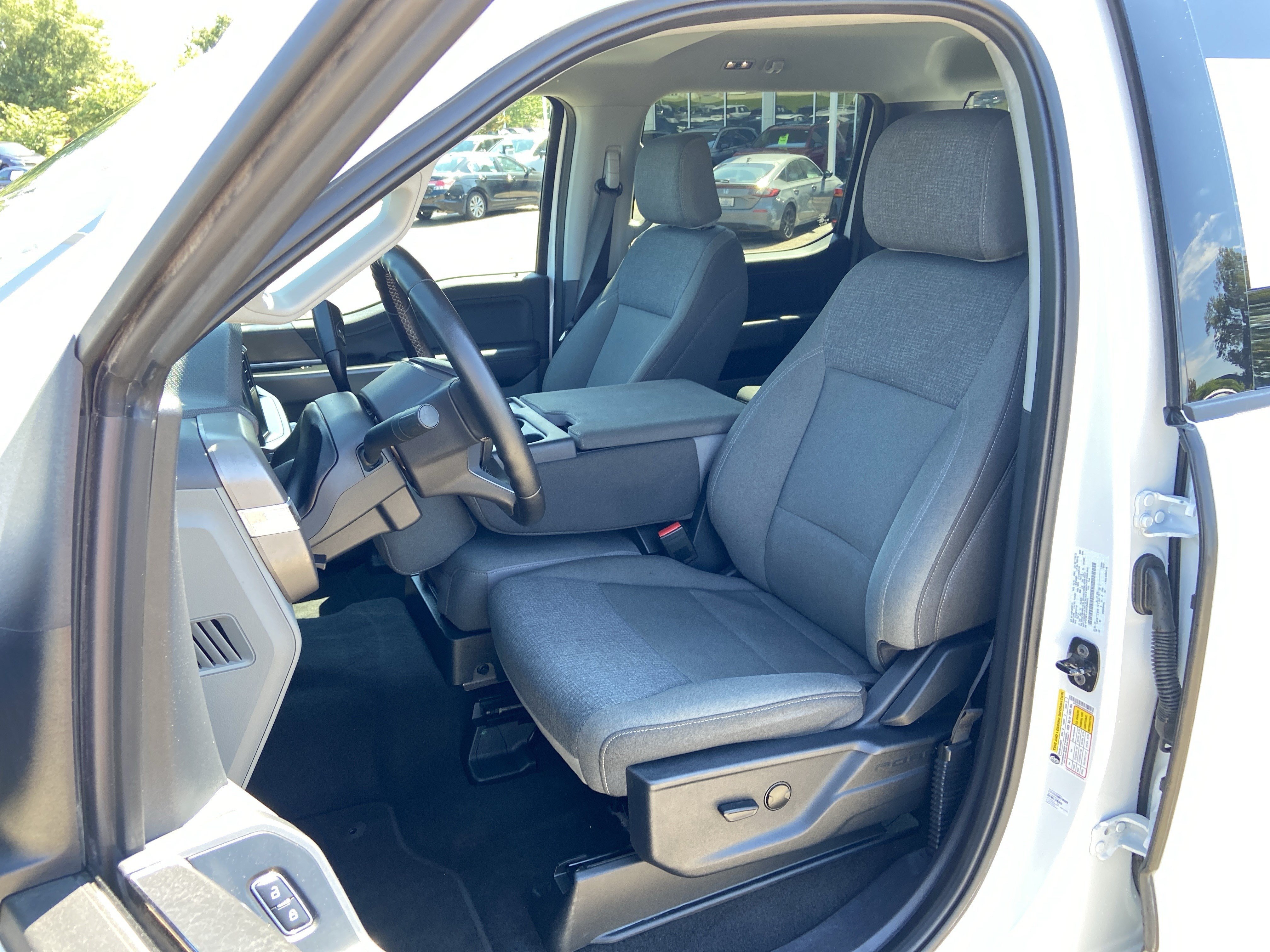 2025 Ford F-150 XLT - Photo 18