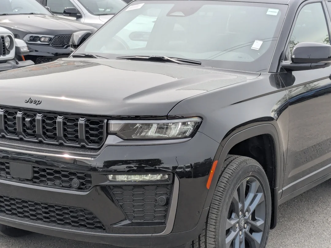 New 2026 Black Jeep 85th Anniversary - - 4x4 - 2.0L Turbo - Dual-Pane Panoramic Sunroof - Trailer Tow Pkg & More! image 10